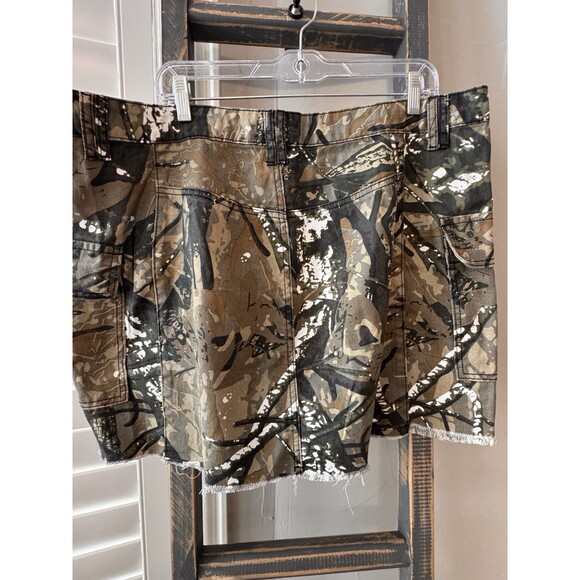 Shein Womens Camo Denim Skirt 2xl with Side Cargo Pockets and Frayed hem - Picture 2 of 4